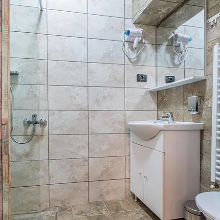 Rustic Star Old Town 3* בראשוב