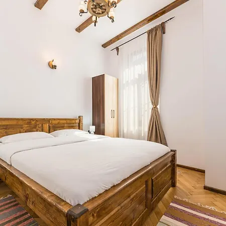 בית הארחה Rustic Star Old Town בראשוב