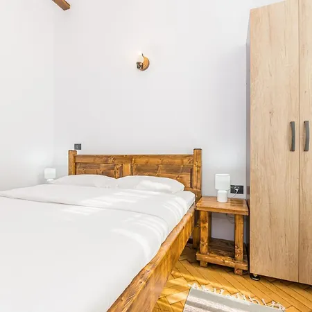Rustic Star Old Town בית הארחה 3*