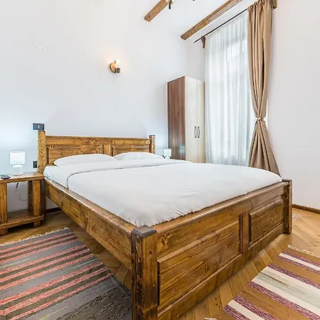 Rustic Star Old Town בית הארחה