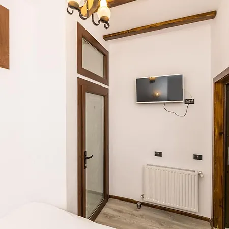 בית הארחה Rustic Star Old Town 3*